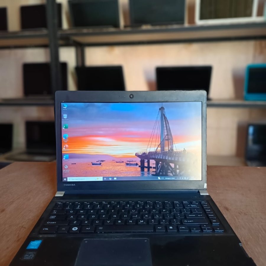 TOSHIBA DYNABOOK R734/M